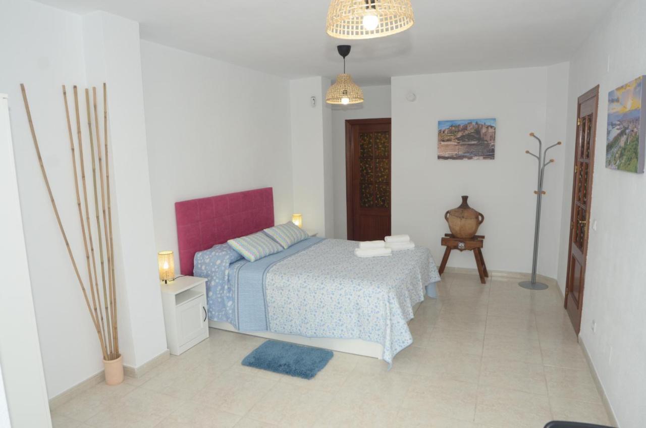 Habitacion Grande Con Terraza Privada, Malaga Centro Экстерьер фото